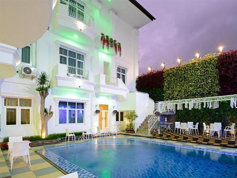 Sahira Butik Pakuan Syariah Hotel Богор Екстер'єр фото